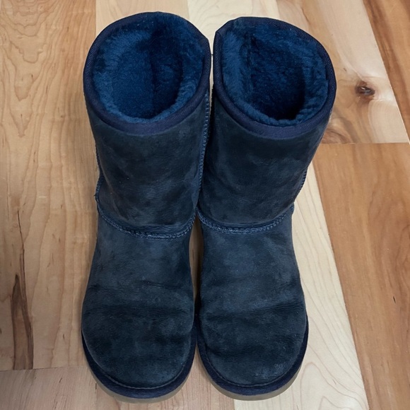 UGG Classic Short Sheepskin Shearling Boot in Two Toned Eve Blue - Picture 6 of 16